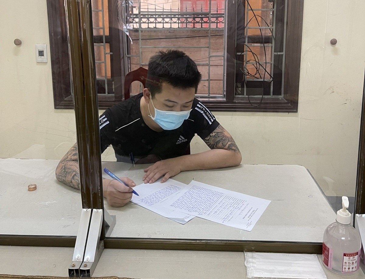 Đối tượng Hoàng Ngọc Hạnh tại cơ quan Công an