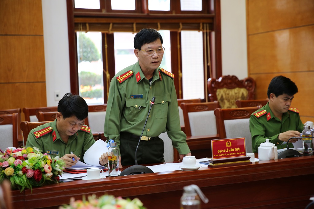 Đồng chí Đại tá Lê Văn Thái, Phó Giám đốc Công an tỉnh phát biểu