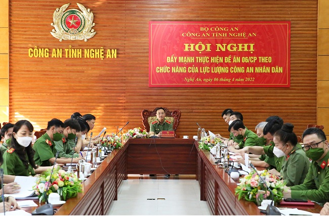 Tại điểm cầu Nghệ An, cùng dự có đồng chí Thiếu tướng Phạm Thế Tùng, Giám đốc Công an tỉnh, các đồng chí trong Ban Giám đốc và đại diện lãnh đạo các đơn vị trong Công an tỉnh