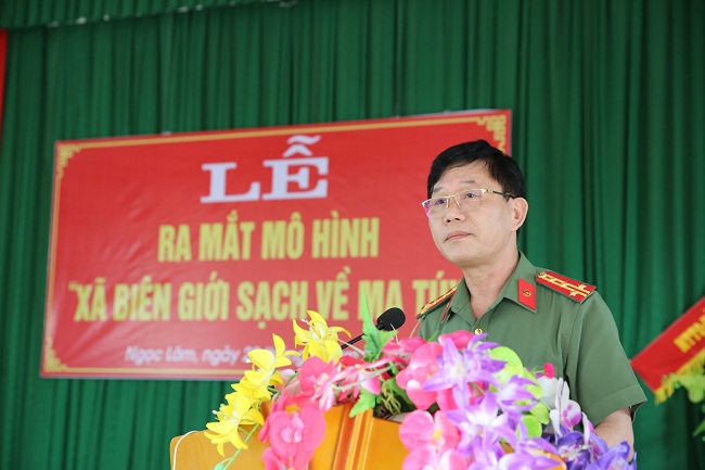Đồng chí Đại tá Lê Văn Thái, Phó Giám đốc Công an tỉnh phát biểu chỉ đạo tại buổi lễ