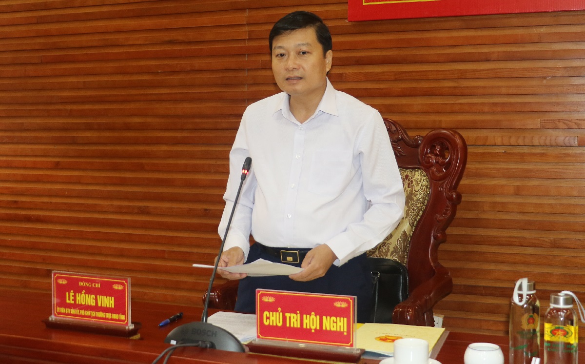 Đồng chí Lê Hồng Vinh, Uỷ viên Ban Thường vụ Tỉnh uỷ, Phó Chủ tịch Thường trực UBND tỉnh chủ trì Hội nghị