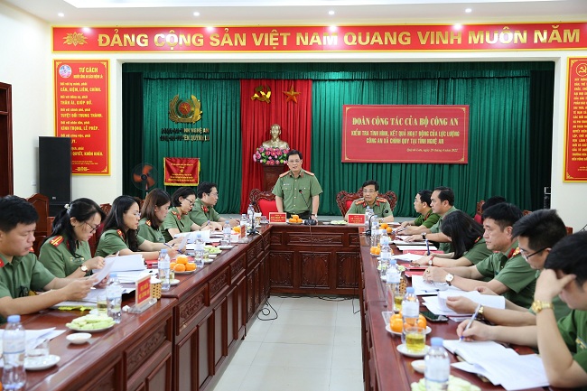Toàn cảnh buổi làm việc đánh giá kết quả kiểm tra lực lượng Công an xã