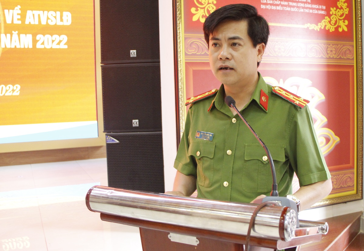 Đồng chí Đại tá Nguyễn Đức Hải, Phó Giám đốc Công an tỉnh phát biểu tại buổi lễ