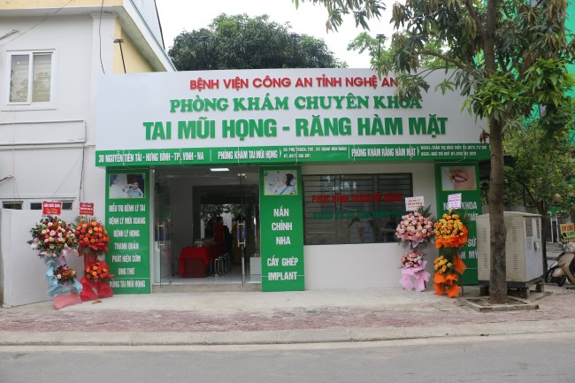 Việc đưa phòng khám vào hoạt động góp phần quan trọng vào việc chăm sóc sức khoẻ cho cán bộ, chiến sĩ và Nhân dân