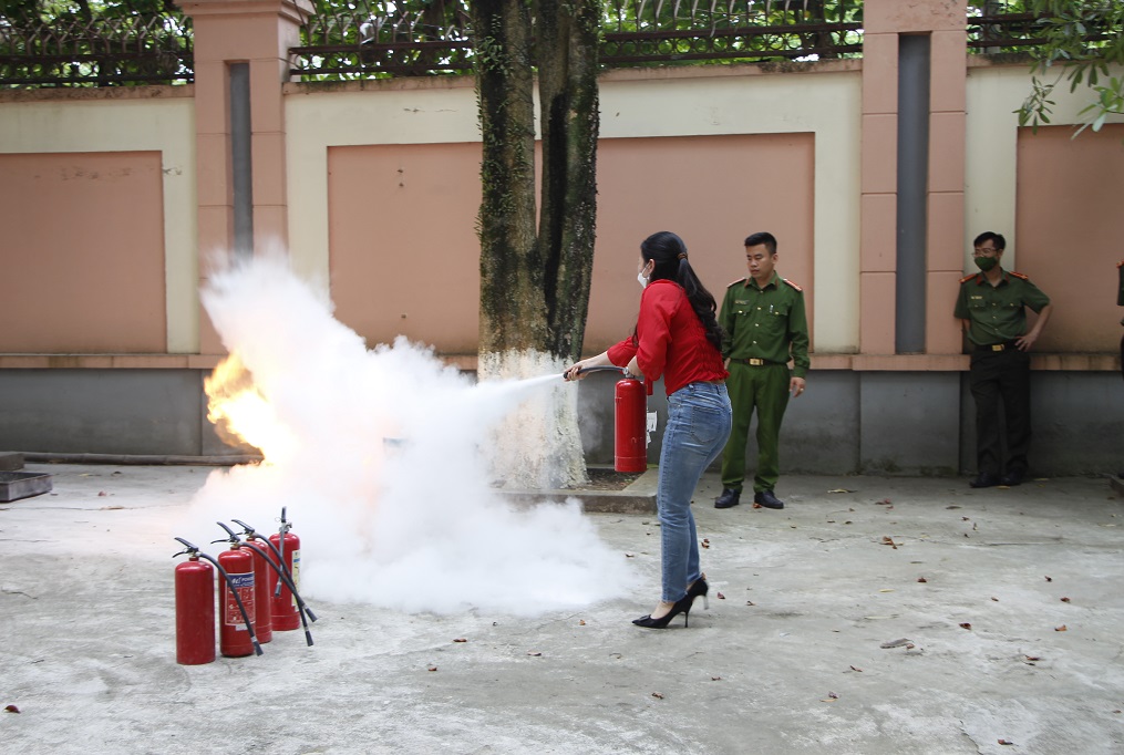 Thực hành các kỹ năng về chữa cháy, cứu nạn cứu hộ