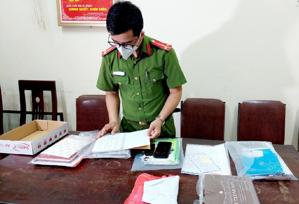 Kiểm tra tang vật thu giữ trong chuyên án