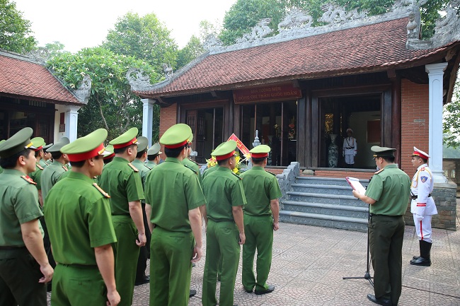 Công an tỉnh Hưng Yên tưởng nhớ cố Bộ trưởng Trần Quốc Hoàn tại Nhà tưởng niệm ở xã Trung Phúc Cường, huyện Nam Đàn