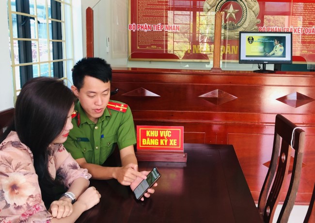 Tuyên truyền, hướng dẫn người dân các thủ tục cần thiết để đề nghị cấp biển số xe tại xã