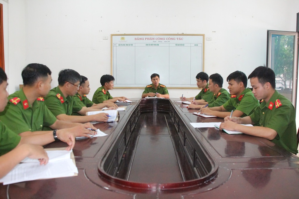 Để phá thành công chuyên án Công an huyện Nghĩa Đàn phối hợp các đơn vị liên quan đã huy động 80 cán bộ chiến sỹ đồng loạt tiến hành bắt, khám xét người, chỗ ở và nơi làm việc của các đối tượng tại nhiều tỉnh, thành