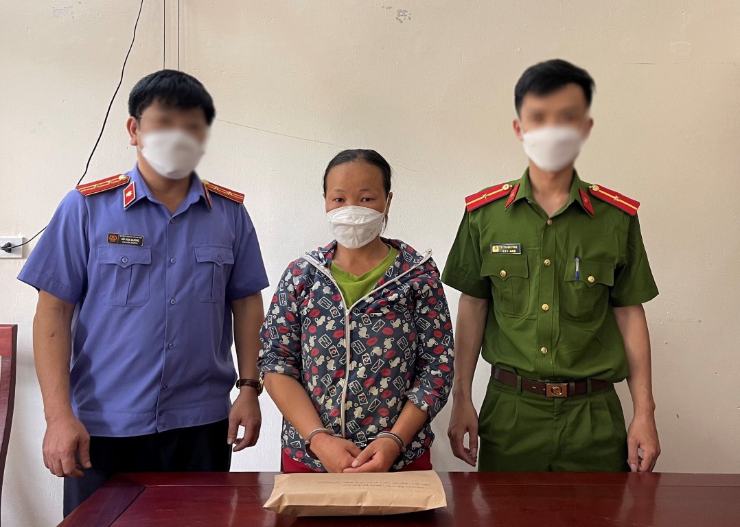Đối tượng và tang vật tại cơ quan Công an.