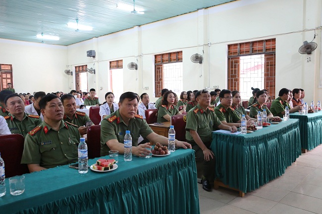 Các đại biểu tham dự chương trình