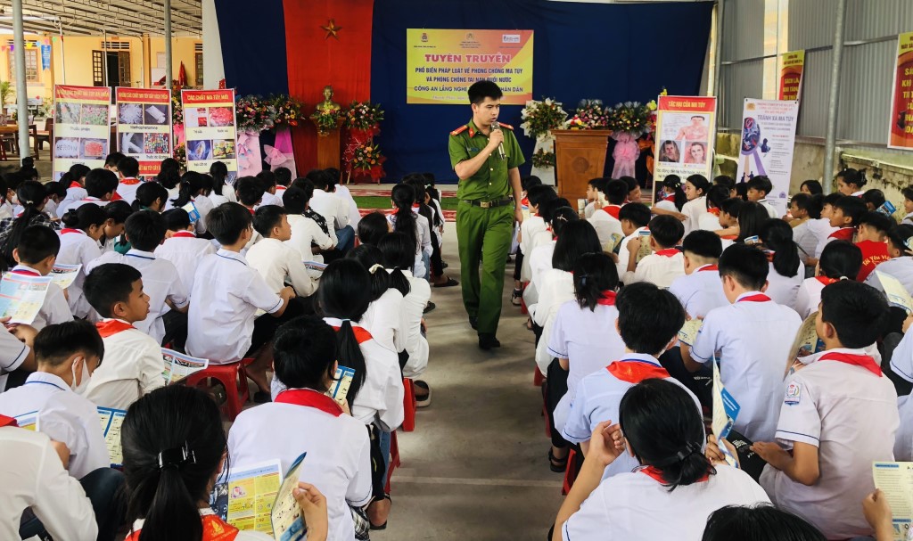 Tuyên truyền cho học sinh những kiến thức về kỹ năng tự phòng ngừa trước hiểm họa ma túy