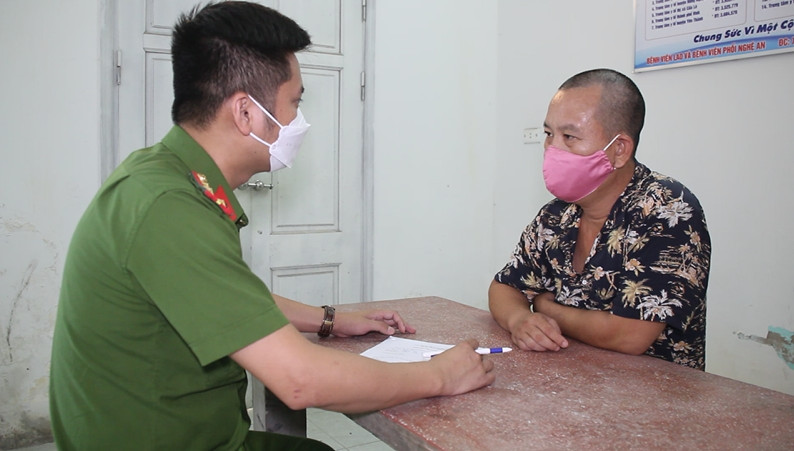 Cơ quan Công an làm việc với Lê Văn Hùng