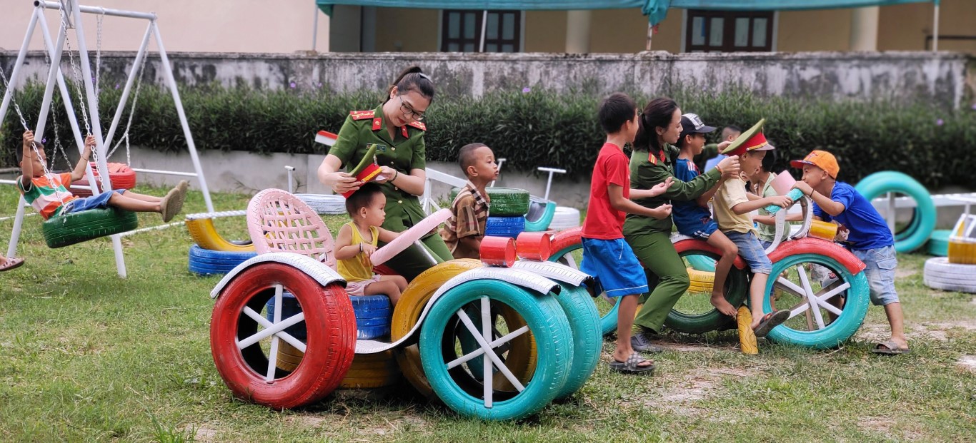 Nhiều trò chơi sáng tạo từ lốp xe cũ, phù hợp với nhiều lứa tuổi