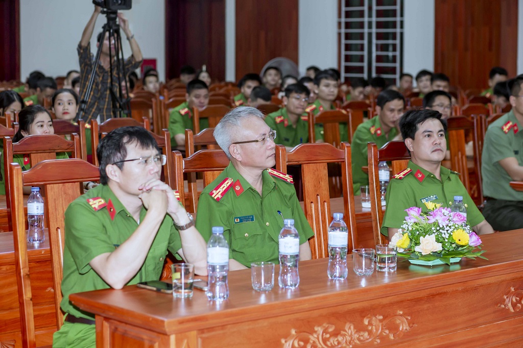 Các đại biểu tham dự chương trình