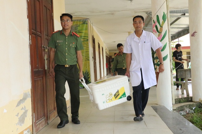 Công tác chuẩn bị thực phẩm được thực hiện từ rất sớm 