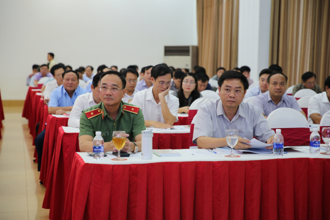 Đồng chí Thiếu tướng Phạm Thế Tùng, Ủy viên Ban Thường vụ Tỉnh ủy, Giám đốc Công an tỉnh dự Hội nghị