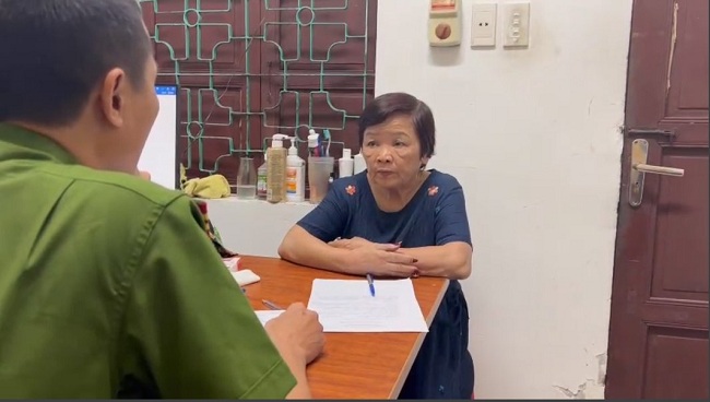 Đối tượng Phan Thị Minh Chính tại cơ quan Công an