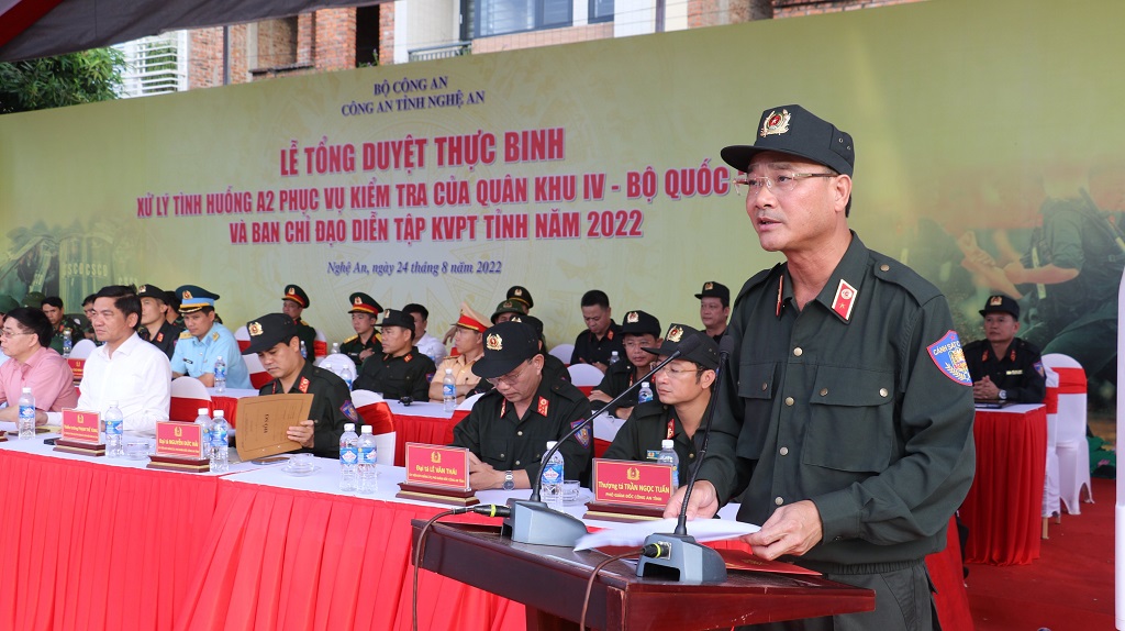 Đồng chí Thiếu tướng Phạm Thế Tùng, Giám đốc Công an tỉnh phát biểu tại buổi lễ tổng duyệt