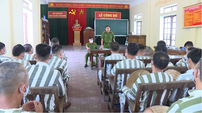 Trước đó, Trại Tạm giam Công an tỉnh đã tổ chức lớp tái hòa nhập cộng đồng cho các phạm nhân