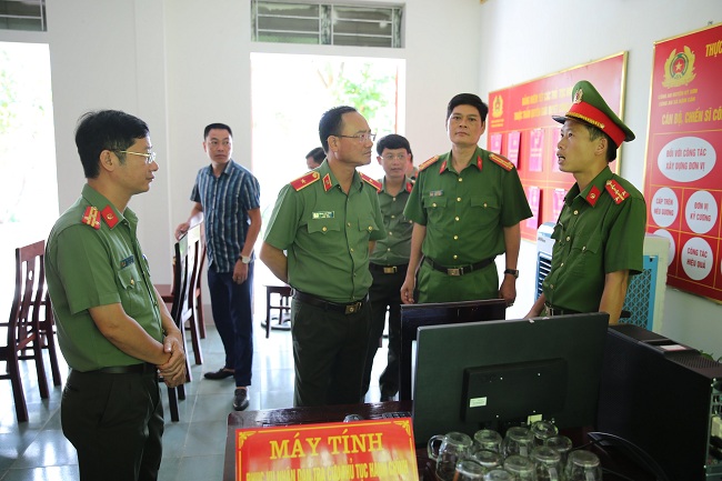 Giám đốc Công an tỉnh kiểm tra tại Công an xã Nậm Càn
