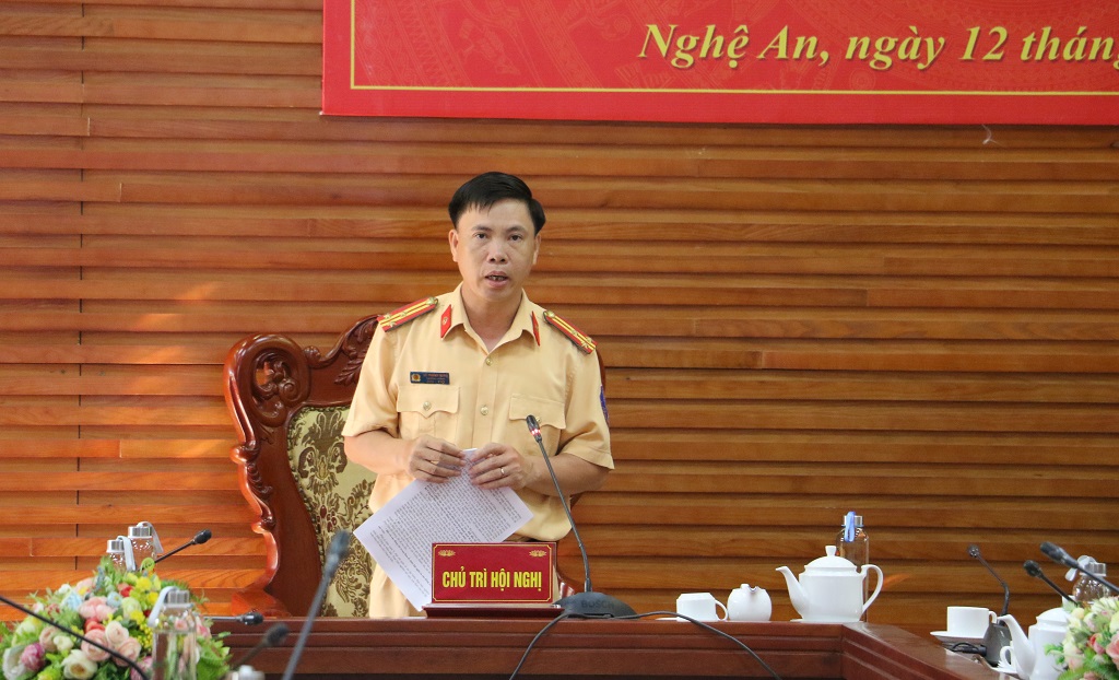 Lãnh đạo Phòng Cảnh sát giao thông Công an tỉnh phát biểu tại Hội nghị