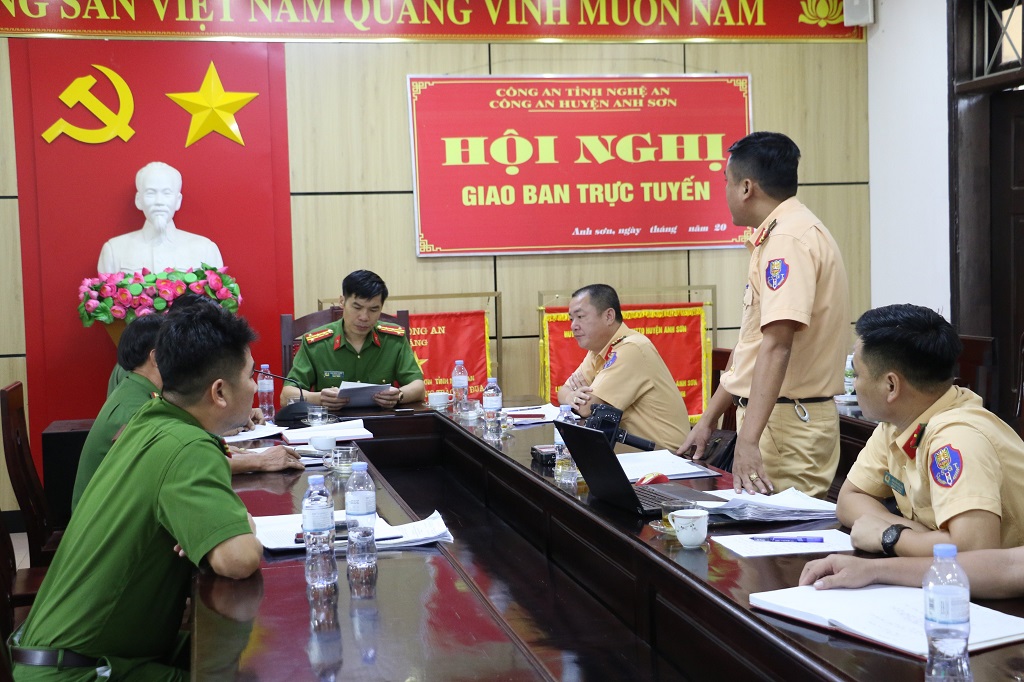 Cùng tham gia đoàn kiểm tra có đại diện các Phòng Cảnh sát quản lý hành chính về trật tự xã hội và Cảnh sát giao thông