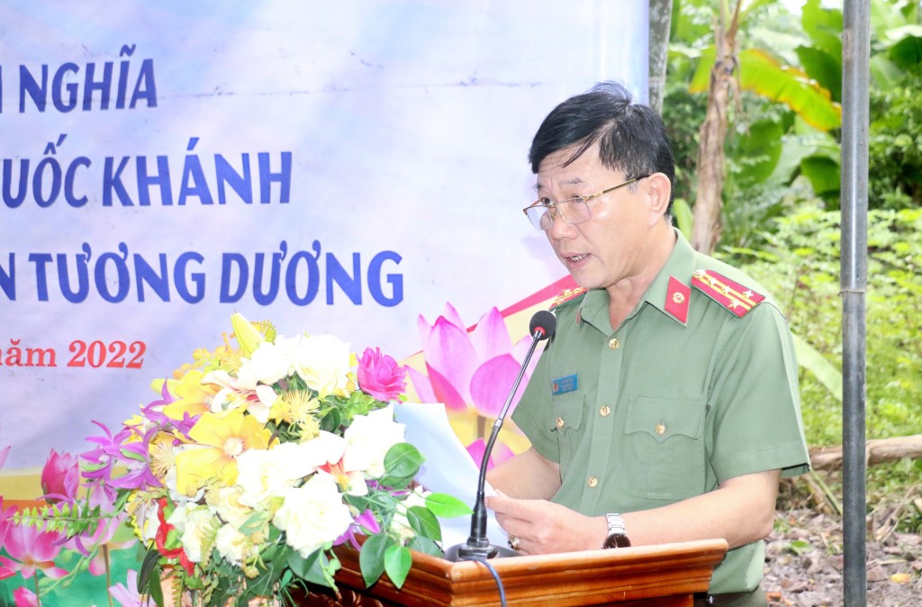 Đồng chí Đại tá Lê Văn Thái, Phó Giám đốc Công an tỉnh phát biểu tại buổi lễ