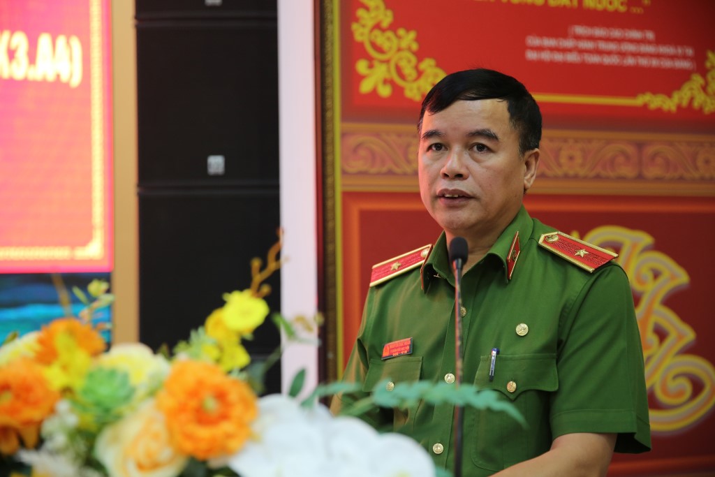 Đồng chí Thiếu tướng Nguyễn Đắc Hoan, Phó Giám đốc Học viện CSND phát biểu tại Lễ bế giảng