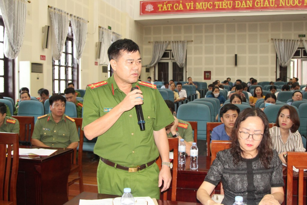 Lãnh đạo Phòng Cảnh sát Quản lý hành chính về trật tự xã hội Công an tỉnh giải đáp một vấn đề liên quan Đề án 06