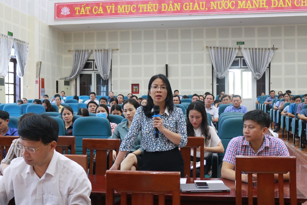 Lãnh đạo Phòng Tư pháp UBND huyện Diễn Châu phát biểu tại Hội nghị