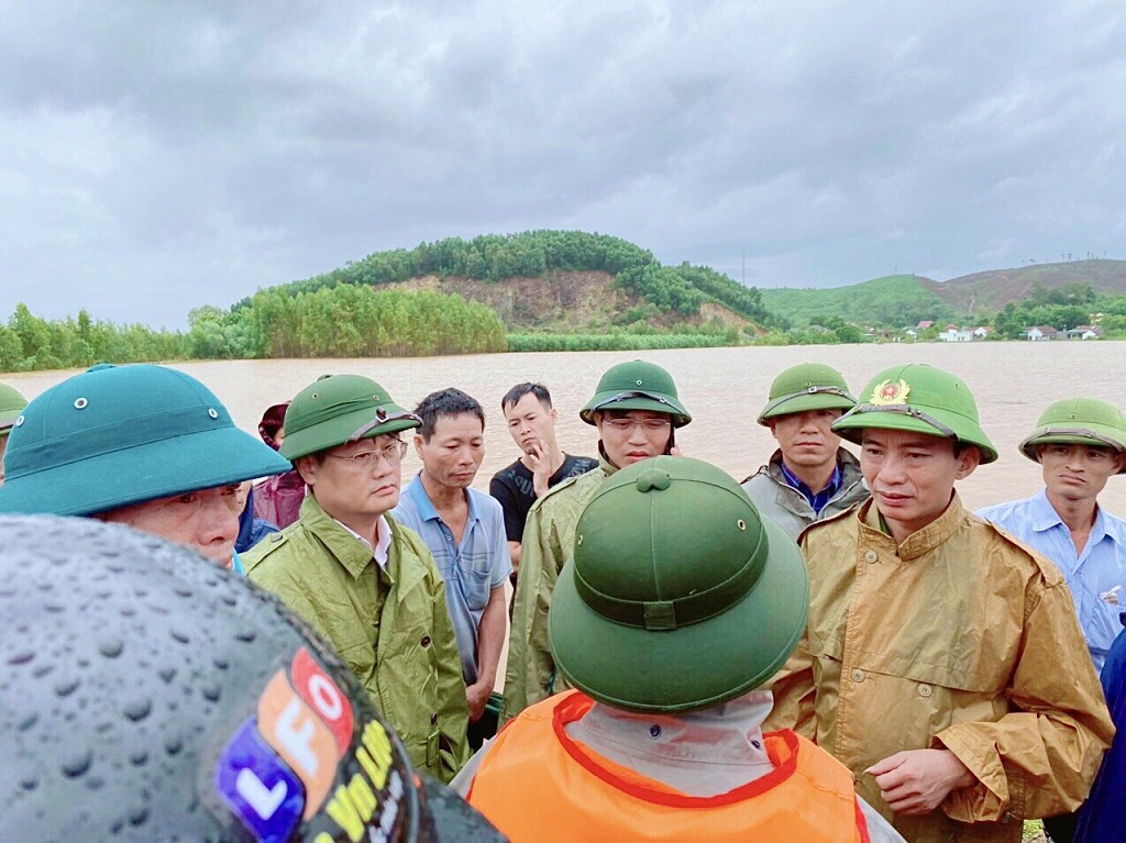 Lãnh đạo Công an huyện Yên Thành kiểm tra, chỉ đạo lực lượng Công an huyện làm nhiệm vụ phòng chống mưa lũ trên địa bàn