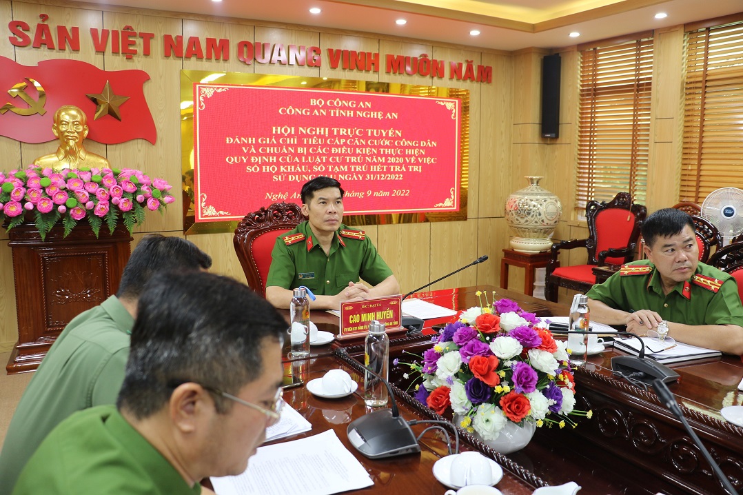 Đồng chí Đại tá Cao Minh Huyền, Phó Giám đốc Công an tỉnh chủ trì Hội nghị tại điểm cầu Công an tỉnh Nghệ An