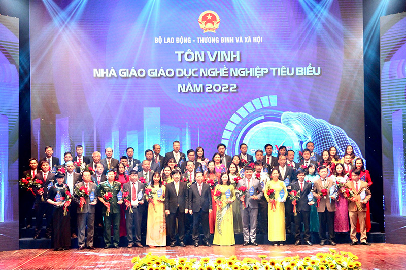 54 nhà giáo giáo dục nghề nghiệp tiêu biểu được vinh danh tại Lễ kỷ niệm Ngày Kỹ năng lao động Việt Nam năm 2022