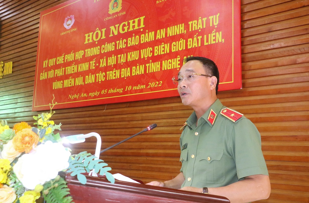 Đồng chí Thiếu tướng Phạm Thế Tùng, Ủy viên Ban Thường vụ Tỉnh ủy, Giám đốc Công an tỉnh phát biểu tại Hội nghị