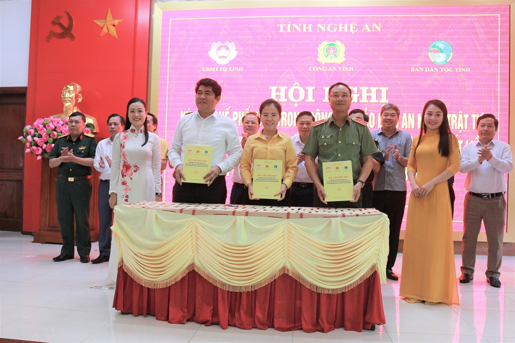 Các đại biểu ký kết Quy chế phối hợp