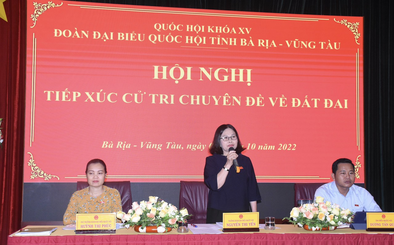 Bà Nguyễn Thị Yến, Phó Bí thư Thường trực Tỉnh ủy, Trưởng Đoàn ĐBQH tỉnh phát biểu kết luận hội nghị.