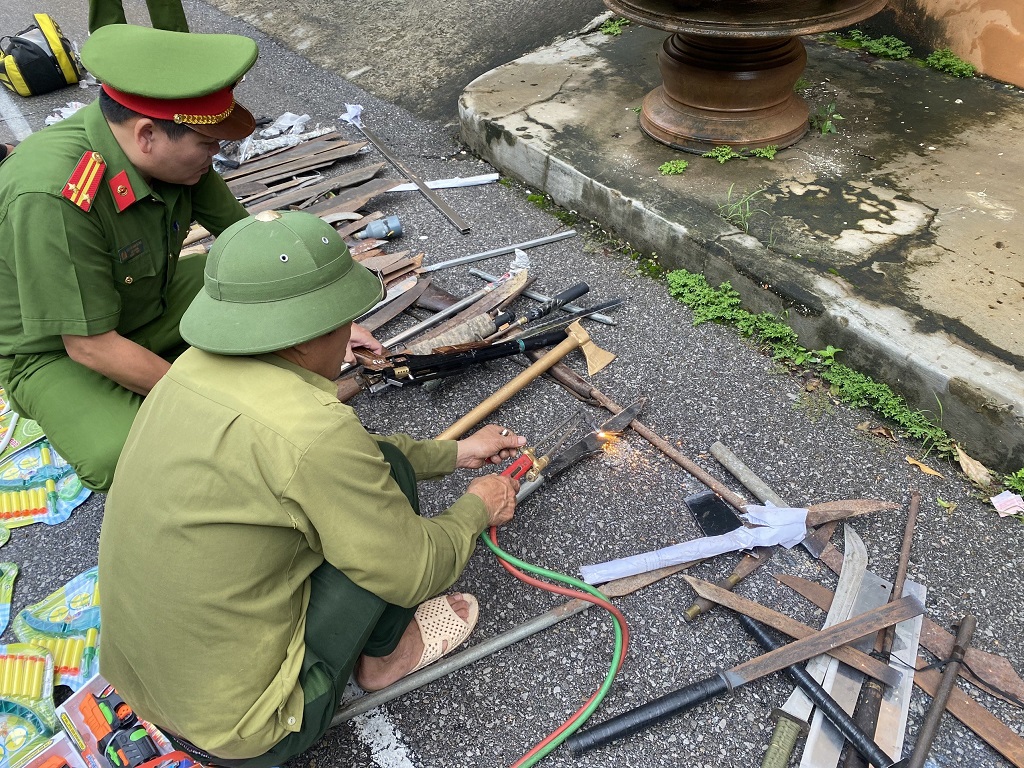 Tiêu hủy các loại đao, kiếm
