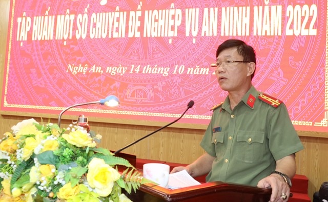 Đồng chí Đại tá Lê Văn Thái, Phó Giám đốc Công an tỉnh chủ trì Hội nghị