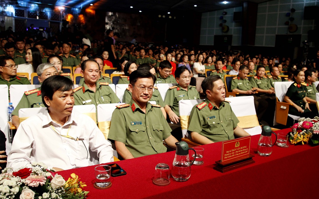 Các đại biểu, đại diện các Đoàn tham gia tại Lễ bế mạc