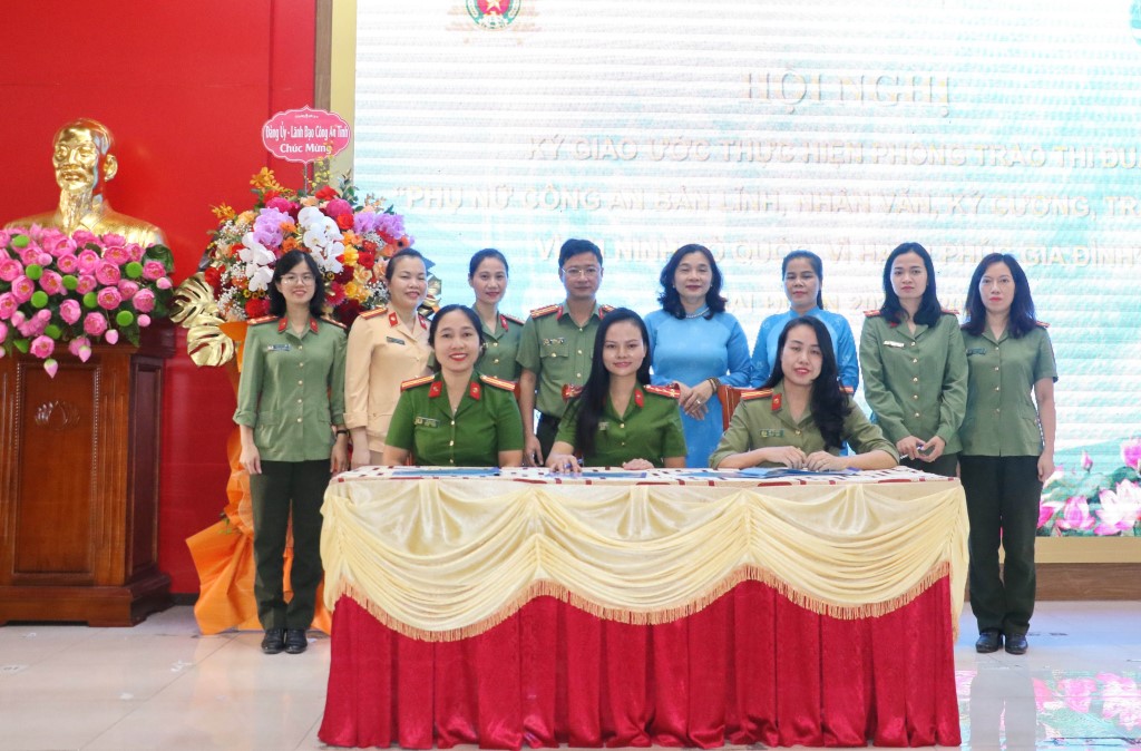Ký kết giao ước thực hiện phong trào thi đua “Phụ nữ Công an bản lĩnh, nhân văn, kỷ cương, trách nhiệm vì an ninh Tổ quốc, vì hạnh phúc gia đình” giai đoạn 2022 - 2026 trong Công an Nghệ An