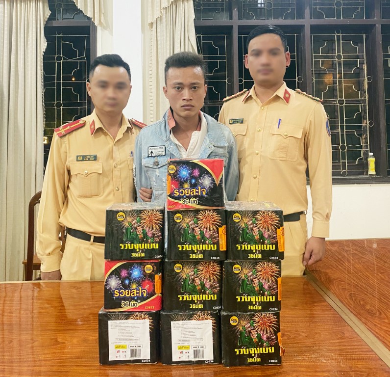 Đối tượng Võ Văn Khánh và tang vật tại cơ quan Công an