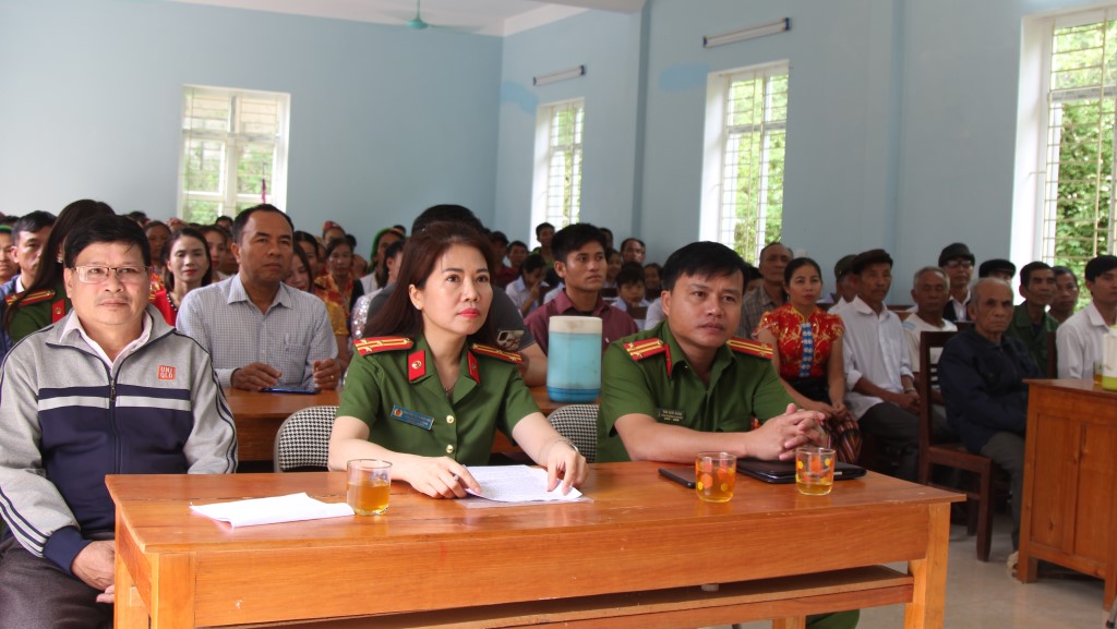 Các đại biểu tới dự