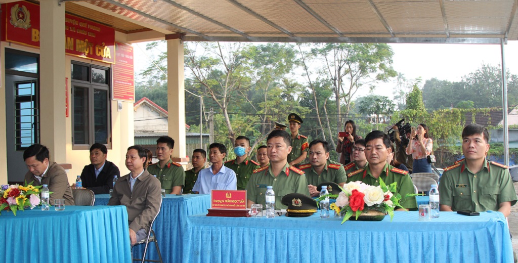 Các đại biểu tới dự