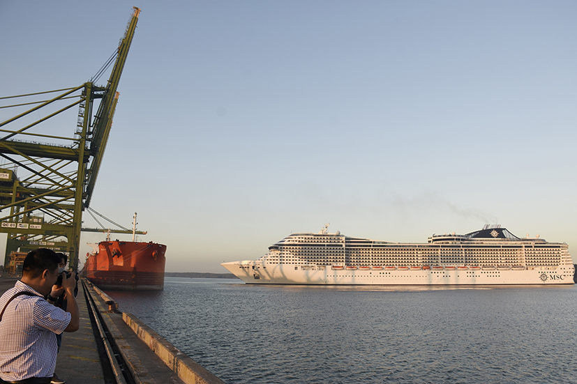 Từ năm 2012, cụm cảng nước sâu Cái Mép-Thị Vải bắt đầu đón tàu du lịch quốc tế. Trong ảnh: Tàu MSC Splendida chở gần 1.400 du khách Âu, Mỹ và hơn 1.100 thuyền viên cập Cảng Tổng hợp Thị Vải tháng 2/2020.