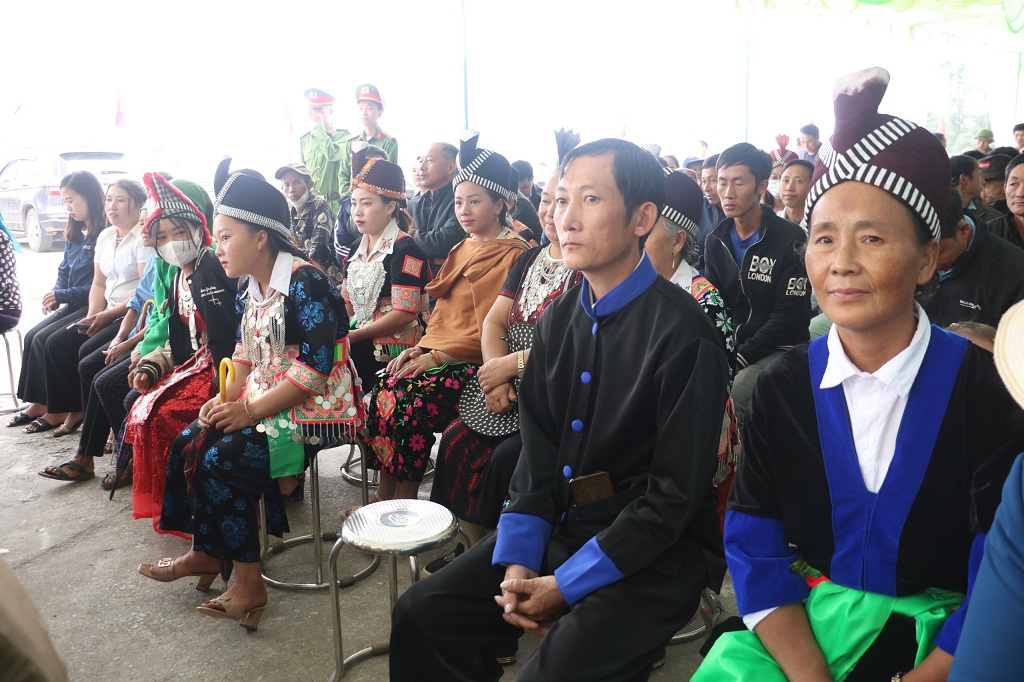 Đông đảo bà con Nhân dân đến chung vui Ngày hội