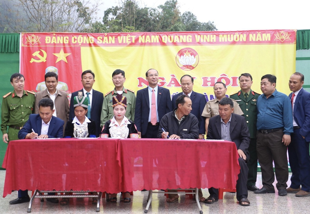 Ký cam kết gia đình văn hóa 2023