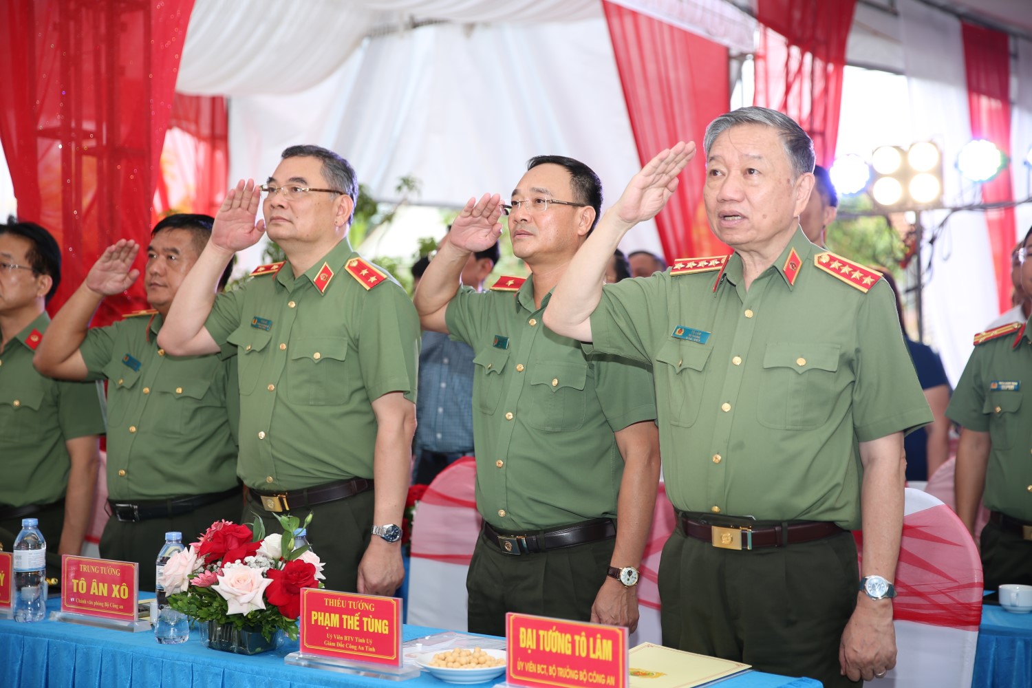 Thực hiện nghi thức tại Ngày hội