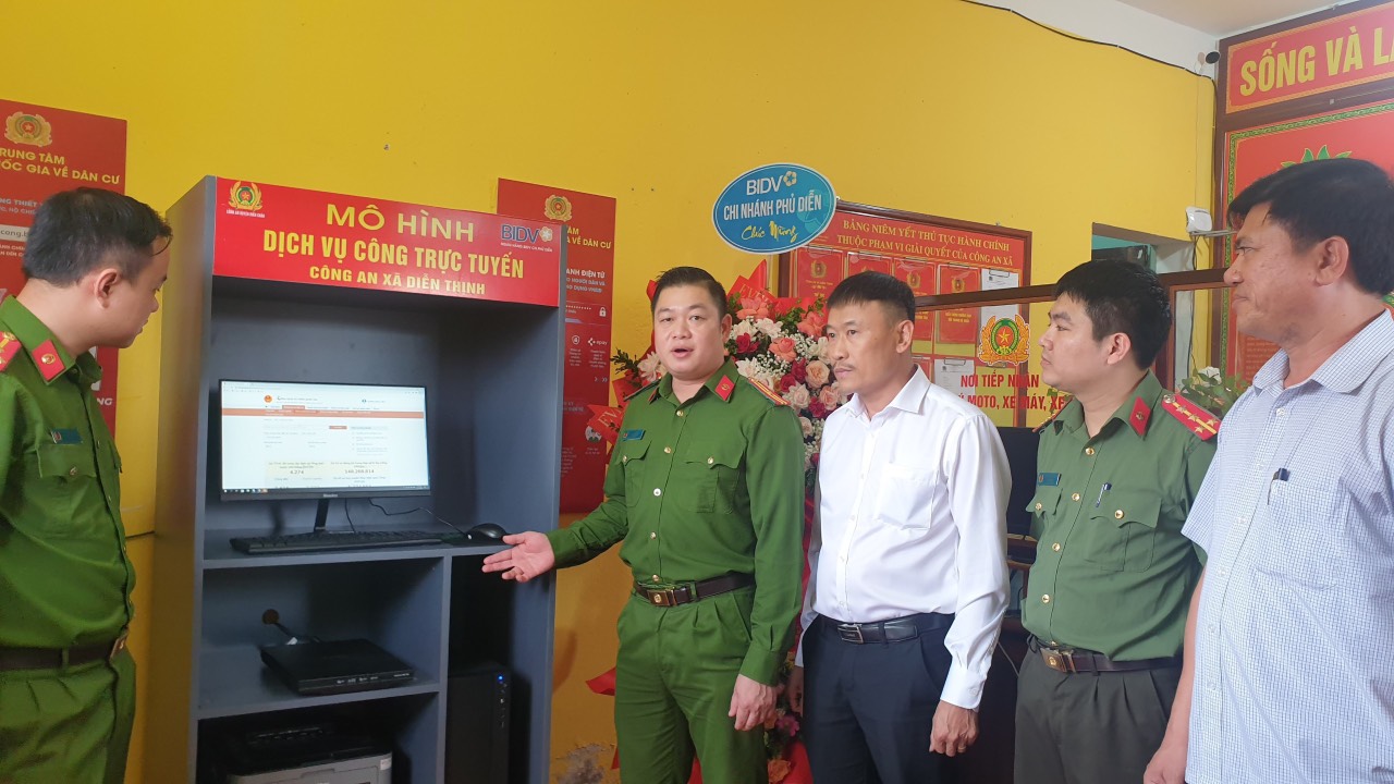 Mô hình “Dịch vụ công trực tuyến” được đầu tư trang thiết bị khá hiện đại
