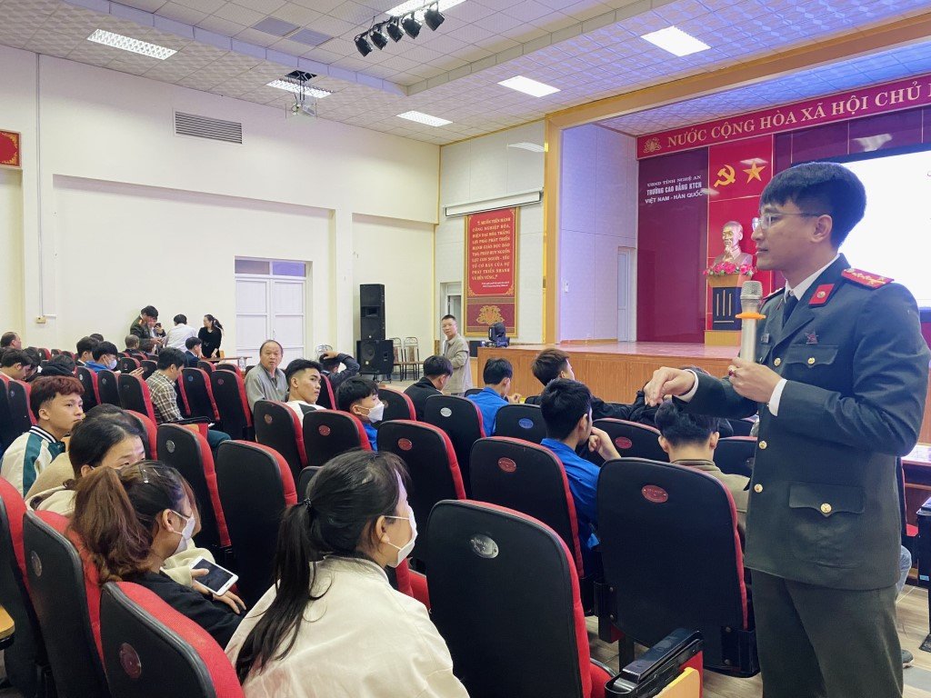 Từ nay đến hết ngày 10/12/2022, Đoàn thanh niên Công an tỉnh tổ chức tuyên truyền, hướng dẫn tại các trường học trên địa bàn đăng ký, kích hoạt tài khoản định danh điện tử